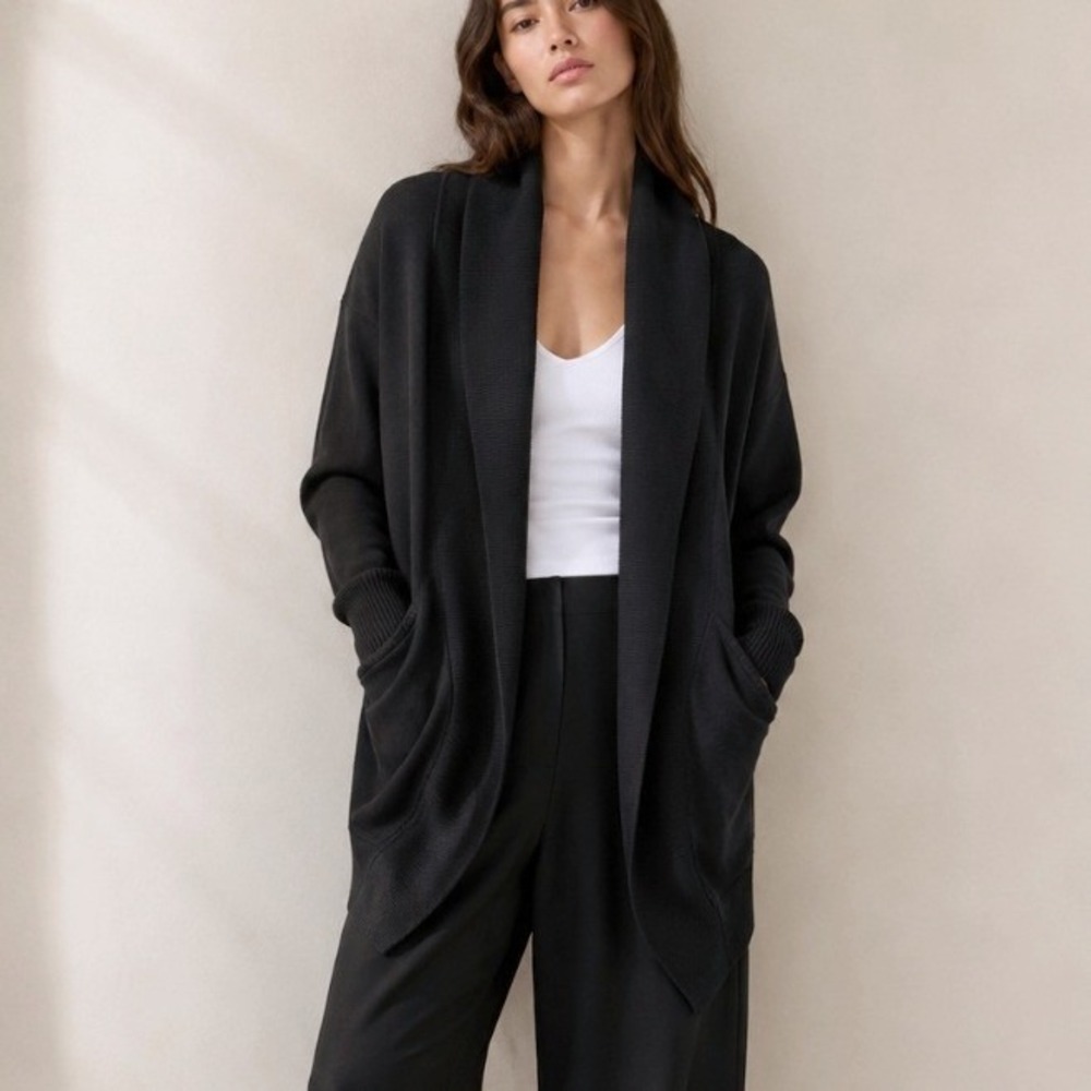 Aritzia Cardigan Black Fleece Studded Minimalist XS Lounge Quiet Luxury Capsule